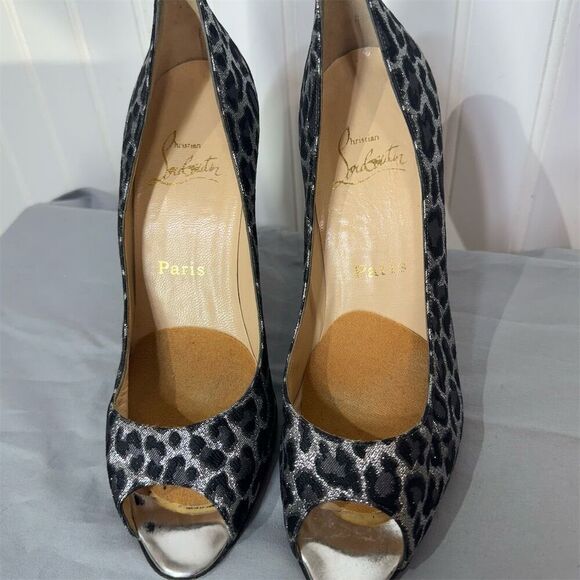 Christian Louboutin Black Satin Peep Toe Heels Red Sole 38.5 Classic Elegant - Picture 7 of 11